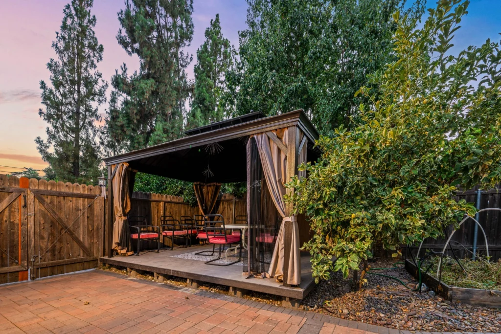 High-resolution real estate photography - backyard and patio