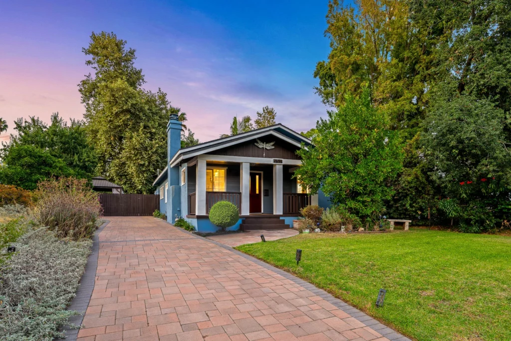 Professional high-resolution real estate photography - twilight