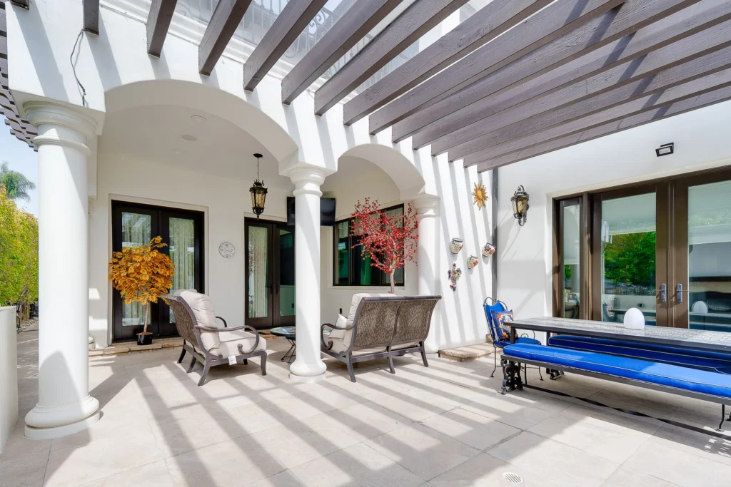 HDR real estate photography — backyard patio