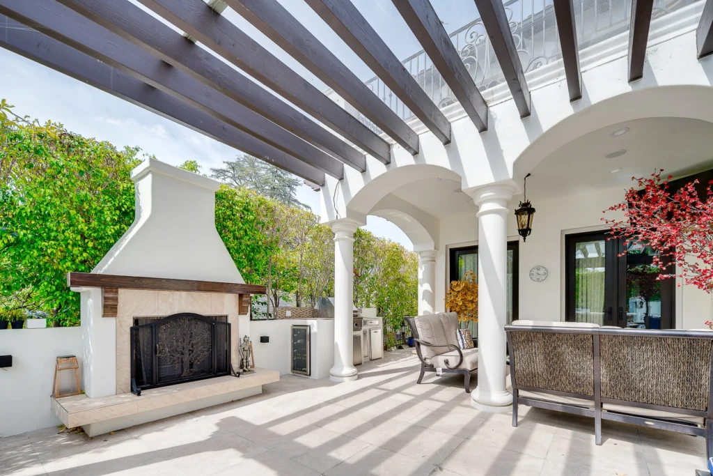 HDR real estate photography — backyard patio