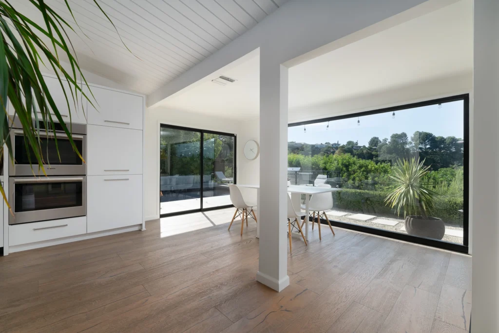 Professional real estate photography — breakfast nook
