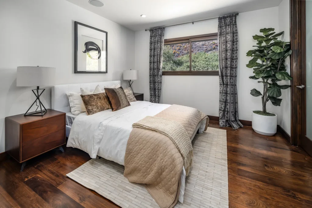 Real estate photography — bedroom