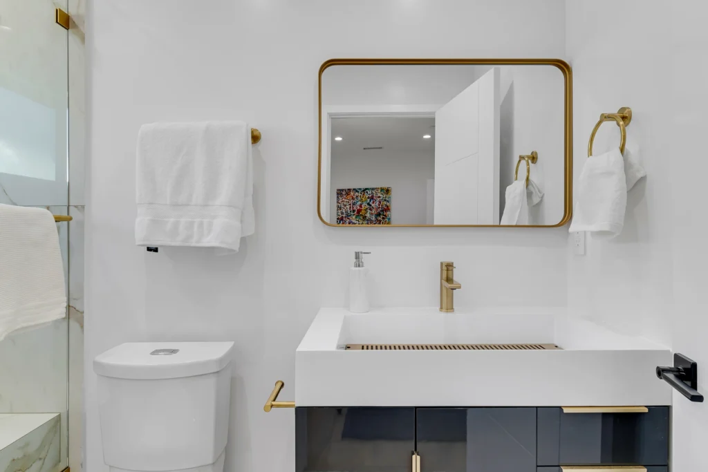 Real estate photography — bathroom