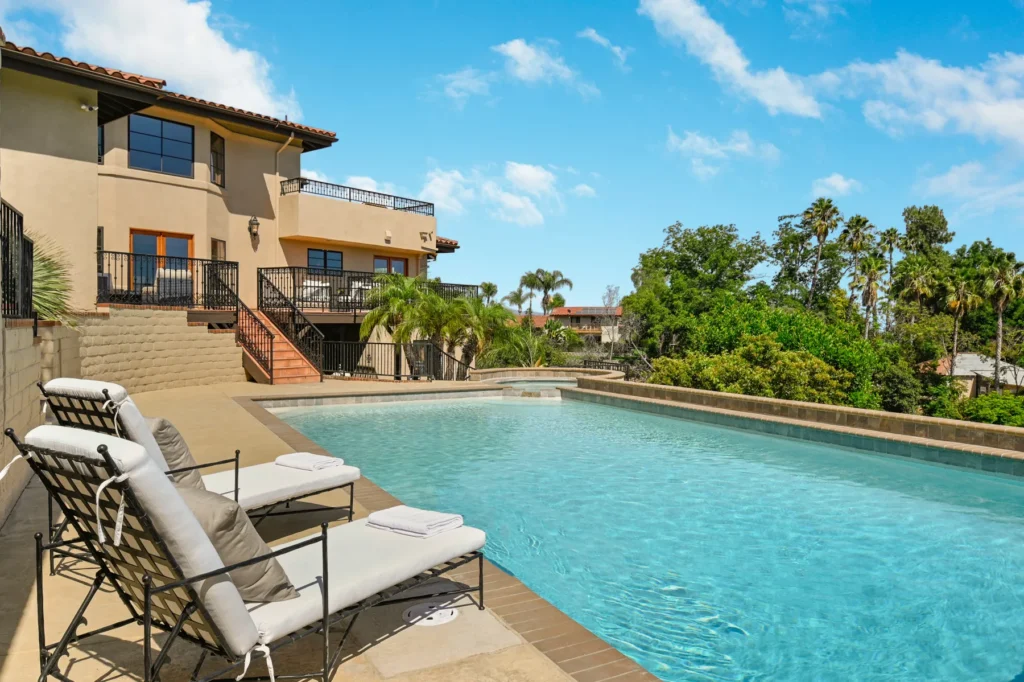 Real estate photography — backyard or patio