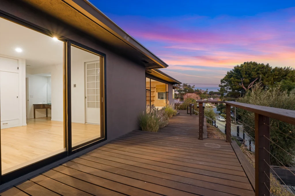 Real estate photography — exterior or yard, twilight