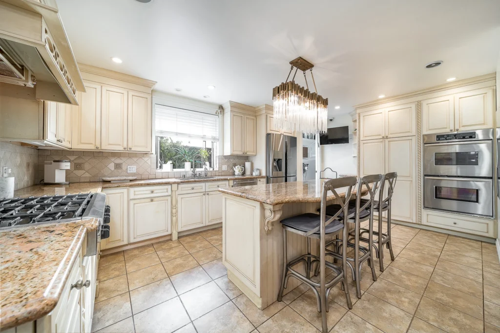 Real estate photography — kitchen