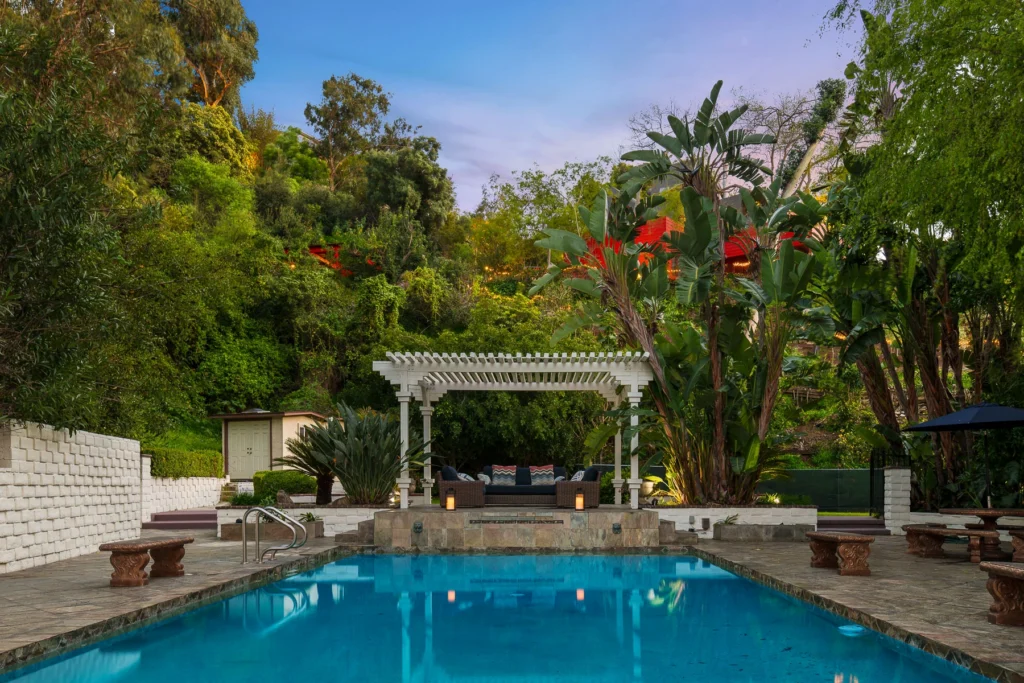 Real estate photography — exterior, pool
