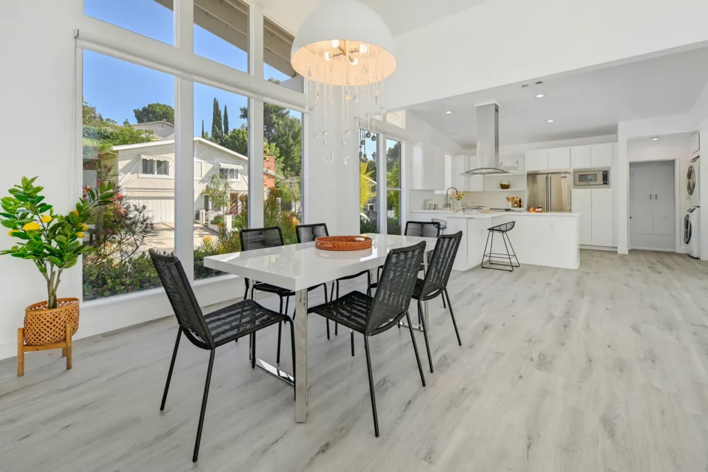 Professional real estate photography — Dinning room, kitchen