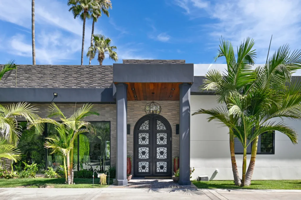 Real estate photography — exterior of residential property